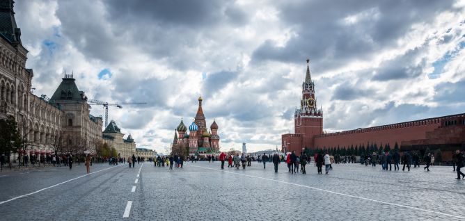 Orosz fordítás magyarra, fordítás oroszról magyarra, orosz fordító, orosz tolmács Moszkvában, a Vörös téren a Kreml mellett
